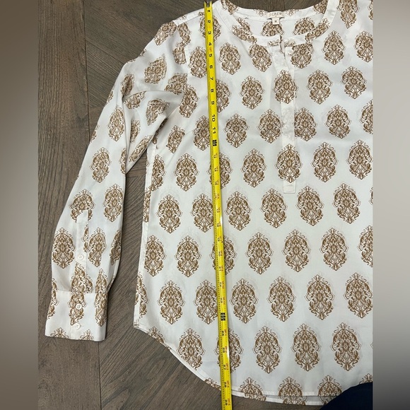 Elegant White and Gold Patterned Women's Top - Picture 11 of 12